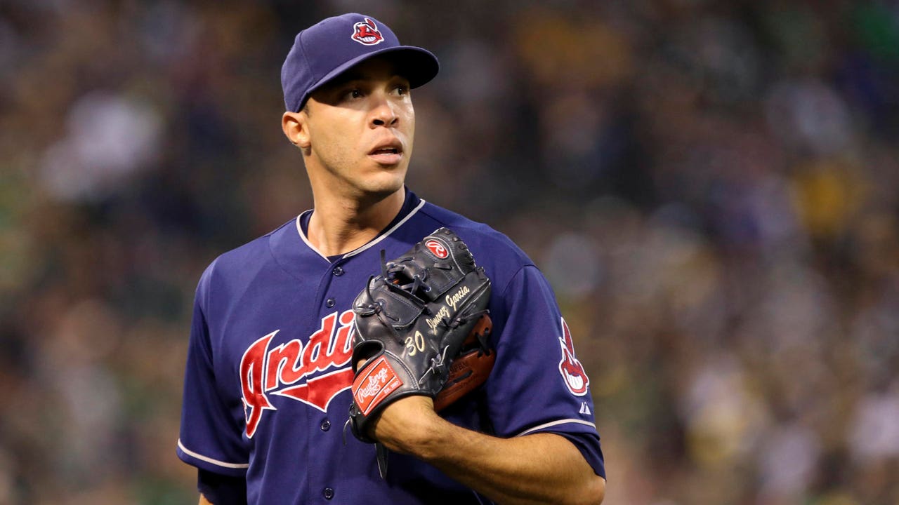 Caught in free-agent abyss, righty Jimenez remains unsigned